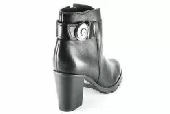 LINA -New Balance Shop lina 2